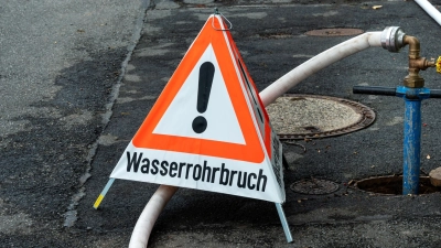 Wegen eines Wasserrohbruchs haben mehr als 100 Haushalte am Bayernring und in Teilen der Frankenstraße mindestens bis Donnerstagmitternacht kein Wasser. (Foto: red)