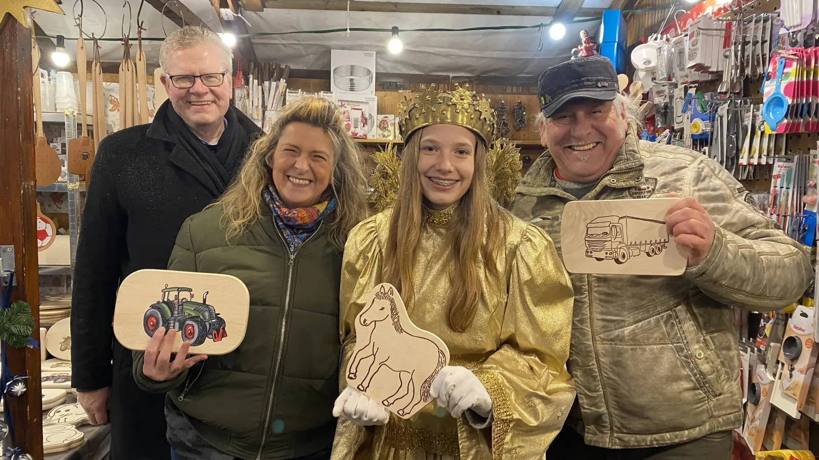 Bei Familie Feulner auf dem Christkindlesmarkt dreht sich alles um das Thema Haushaltswaren.  (Foto: jm)