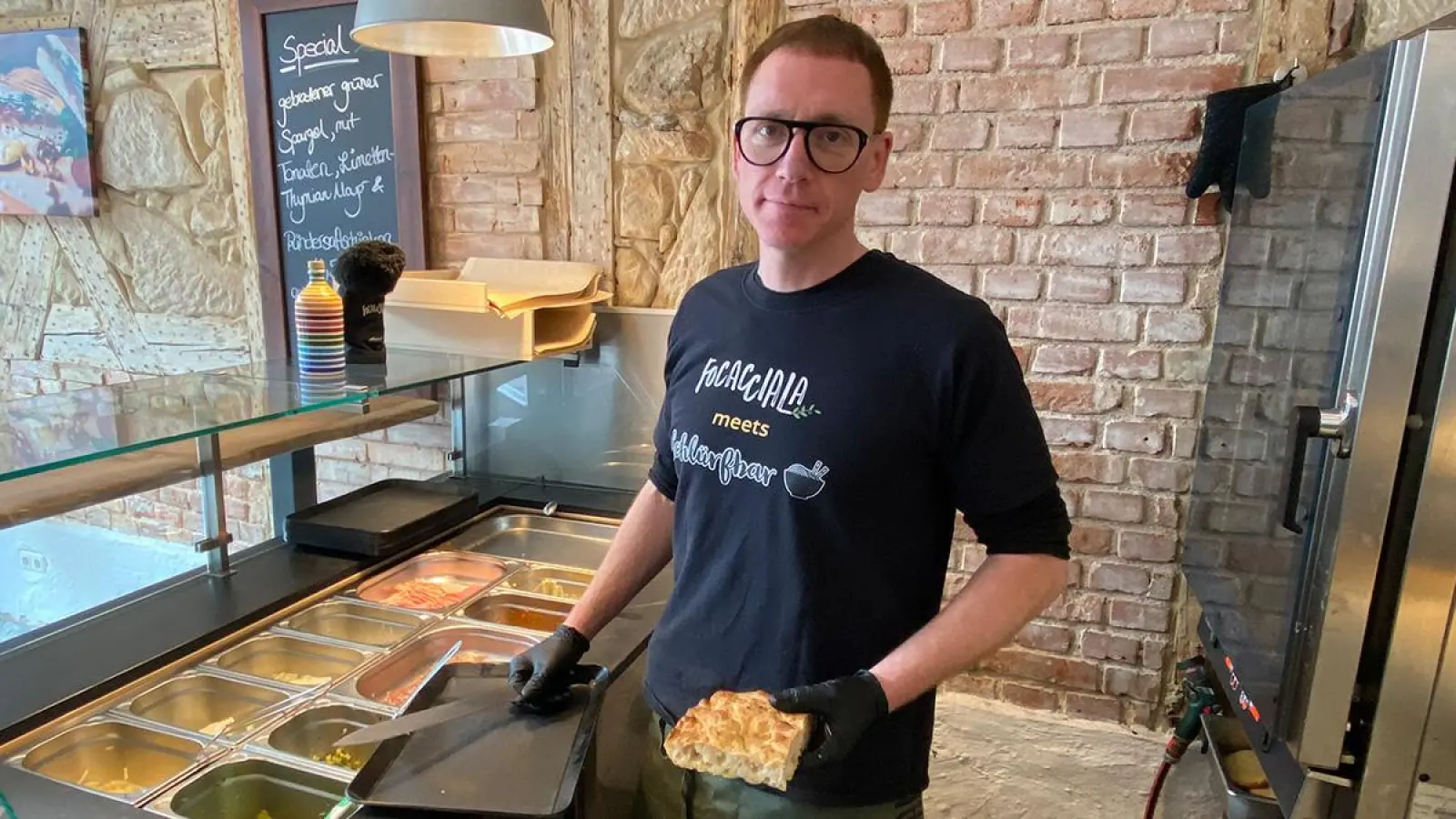 Hannes Frach und sein Focacciala machen mit. Uber Eats liefere ihm „Reichweite”, sagt er. (Foto: Lenkeit)
