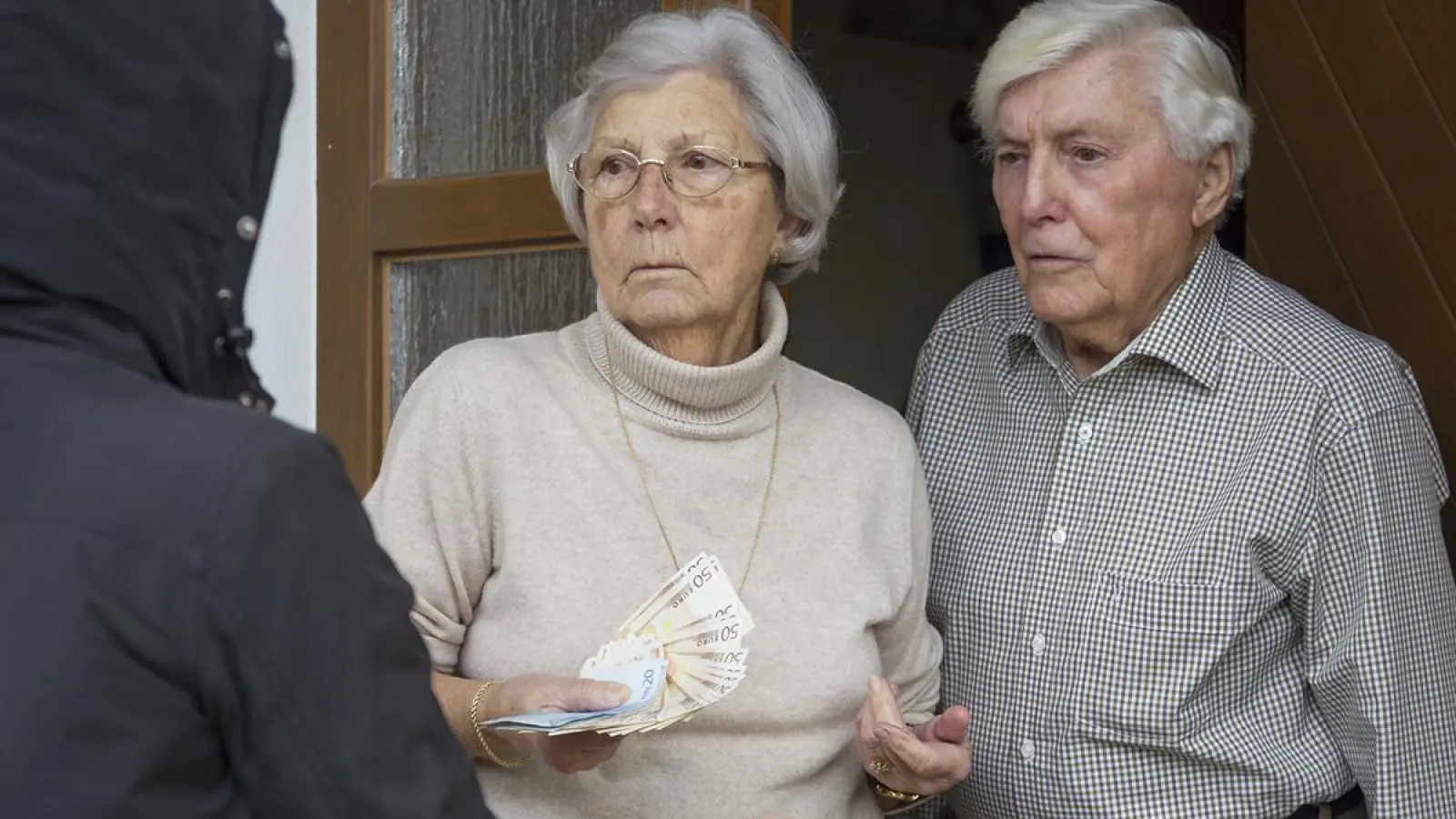 Ein Mann wurde in Bayreuth um Wertgegenstände im Wert von über 100.000 Euro betrogen. (Symbolbild: Adobe Stock)