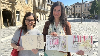 Die beiden Künstlerinnen skizzierten eine Woche lang Bayreuths schönste Orte. V.l.: Marielle Durand und Coline Eberhard.  (Foto: jm)