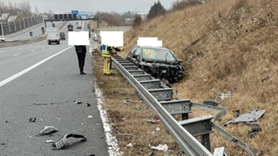Ein 18-Jähriger hat sich mit seinem Fahrzeug überschlagen und verletzt. (Foto: Verkehrspolizei Bayreuth)