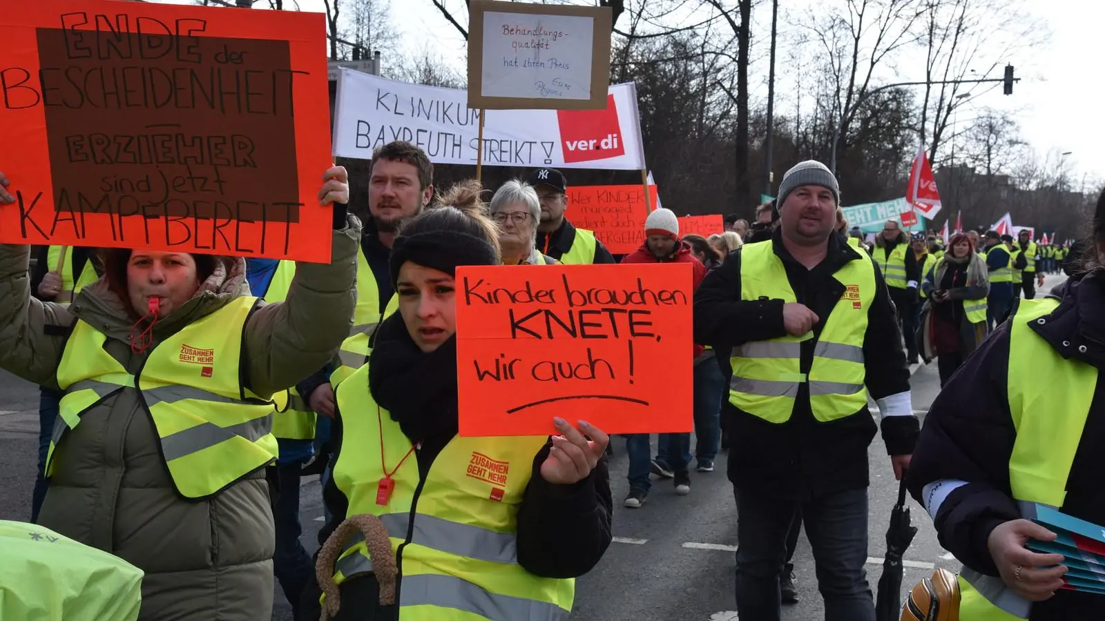 Warnstreik in Bayreuth mit ver.di-Vorsitzendem Frank Werneke (Foto: Dörfler)