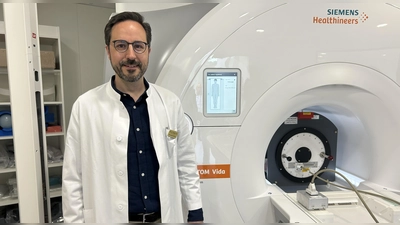 Dr. Thorsten Klink freut sich über die neuen Geräte im MRT-Zentrum am Klinikum Bayreuth. 	 (Foto: jm)