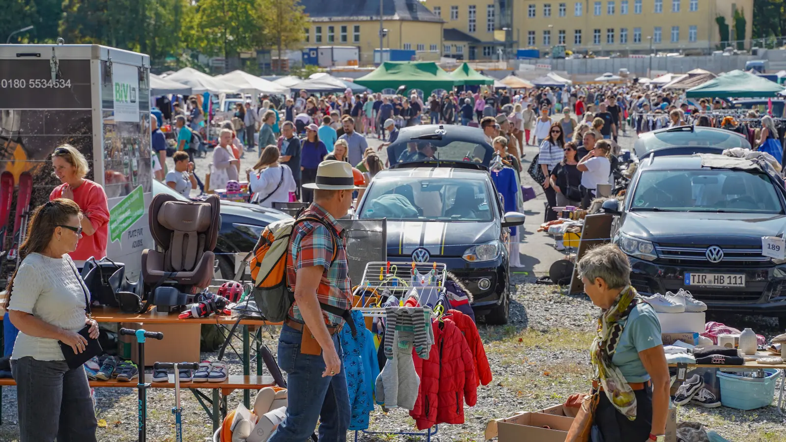 Flohmarkt Volksfestplatz 01 (Foto: sd)