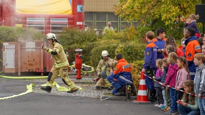 Einsatzübungen, große Feuerwehrfahrzeuge und spannende Einblicke: Die Freiwillige Feuerwehr der Stadt Bayreuth hat am Sonntag zum Tag der offenen Tür eingeladen.  (Foto: sd)