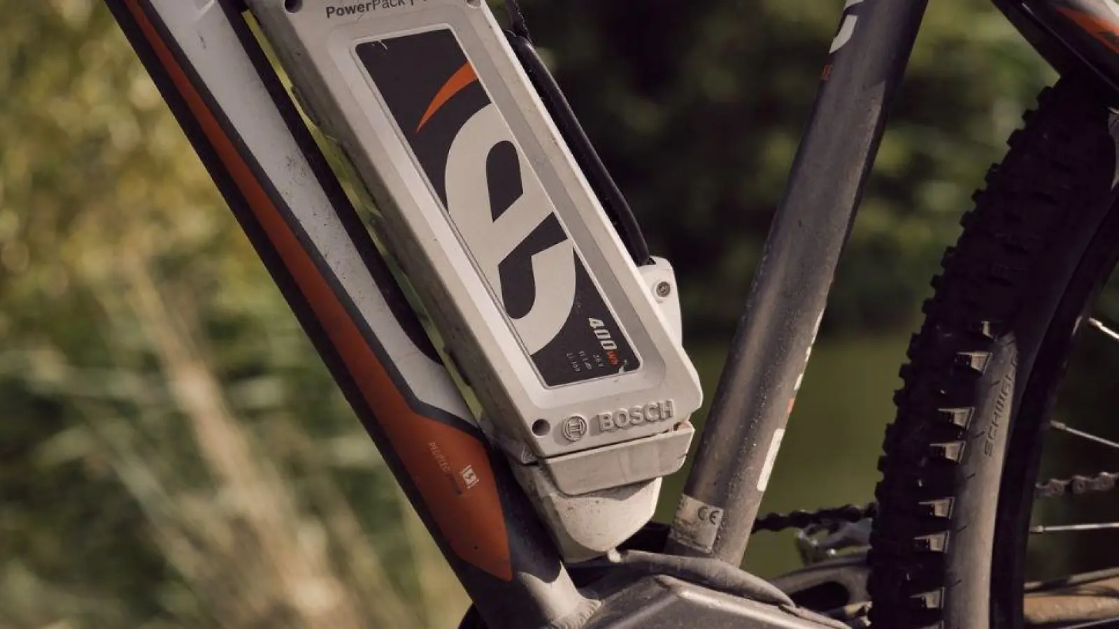 Bayreuth: Pedelec-Fahrer (25) kracht in Auto und verletzt sich - Polizei nennt Details zum Unfall (Foto: Symbolbild pixabay/DanielKirsch)