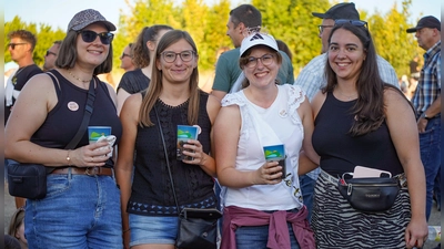 Die Sportfreunde Stiller haben beim Seebühnenfestival in der Wilhelminenaue für einen stimmungsvollen Konzertabend gesorgt. (Foto: sd)