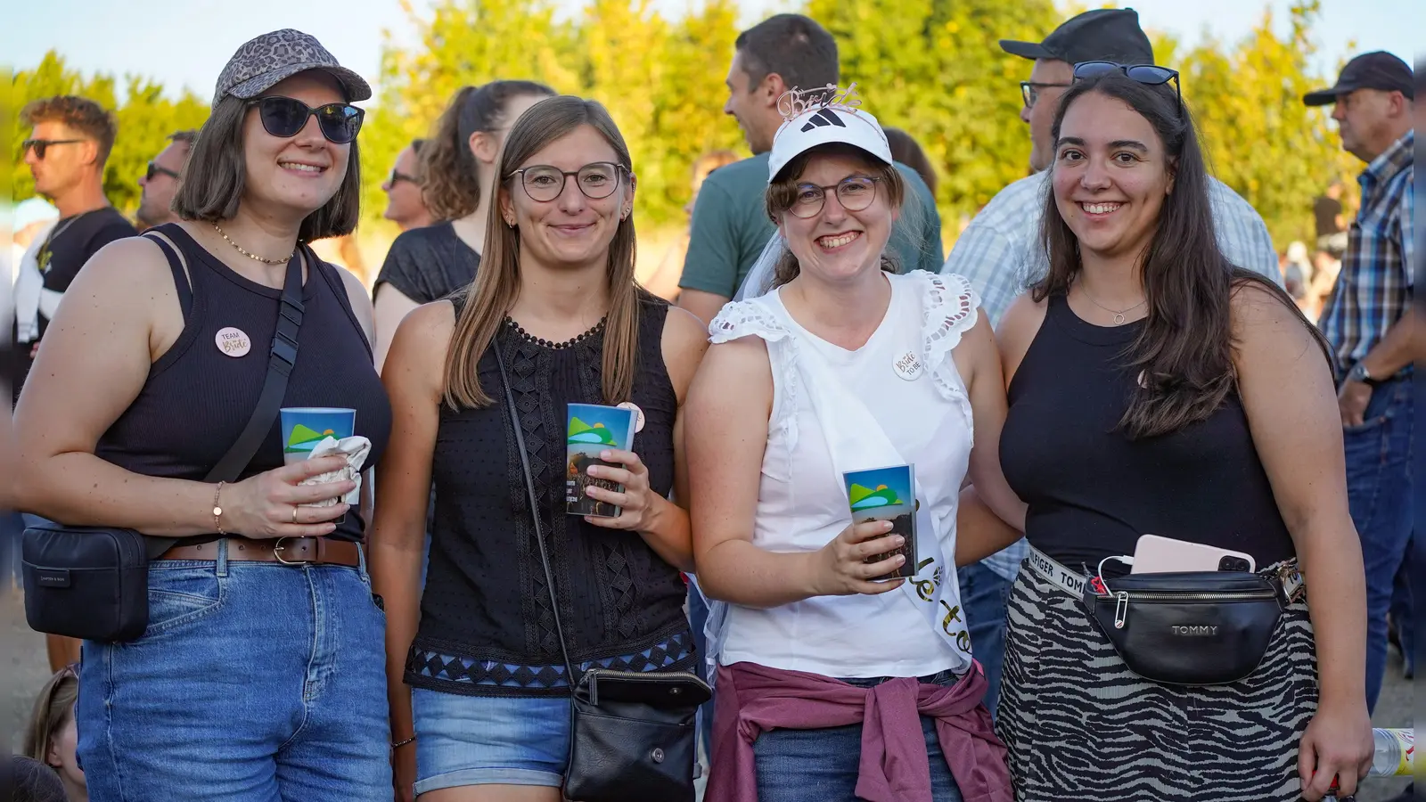 Die Sportfreunde Stiller haben beim Seebühnenfestival in der Wilhelminenaue für einen stimmungsvollen Konzertabend gesorgt. (Foto: sd)