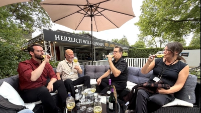 Kostprobe gefällig: OB Andreas Zippel, Engin Gülyaprak, Axel Gottstein und Astrid Kwias. (Foto: Munzert)