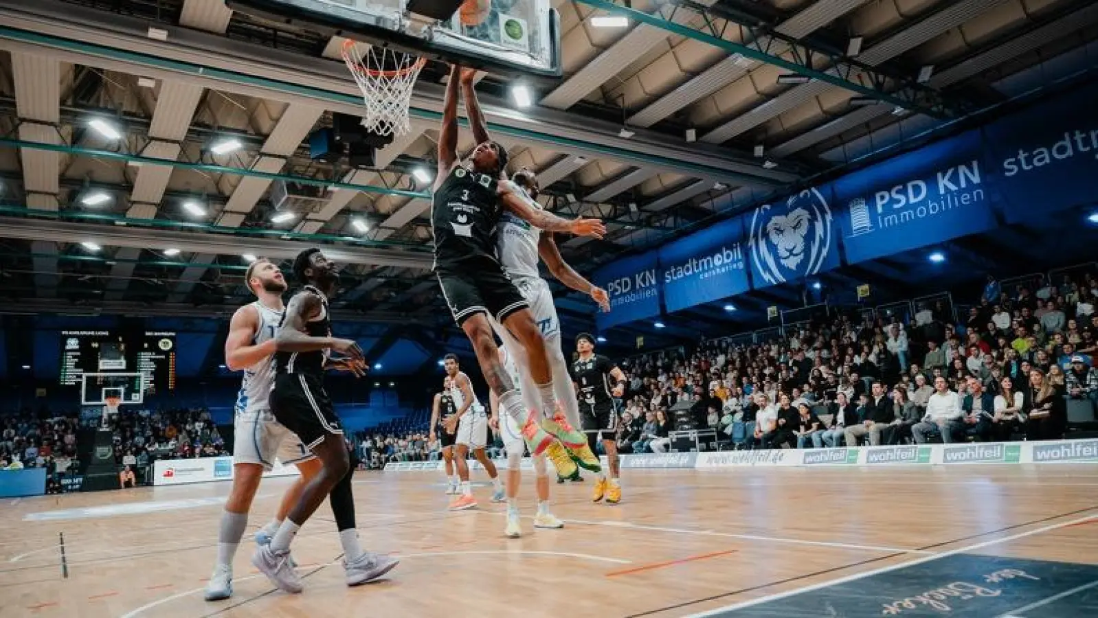 Physis und Energie wie im Hinspiel (Bild) stehen auch beim Rückspiel zwischen dem BBC Bayreuth und den PS Karlsruhe Lions am Samstag im Mittelpunkt. (Foto: Paul Sommer)