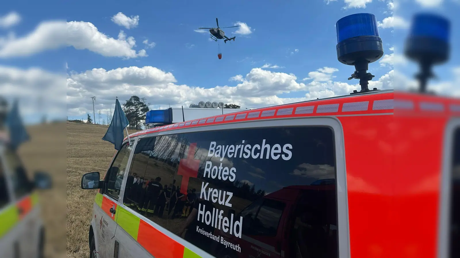 Einsatzfahrzeug in Hollfeld und Hubschrauber (Foto: BRK-Bayreuth)