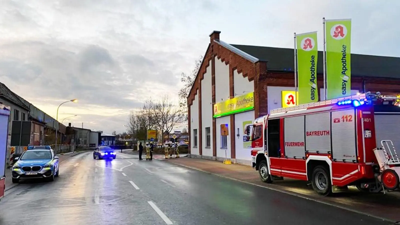 Der Supermarkt musste evakuiert werden. (Foto: Stefan Dörfler)