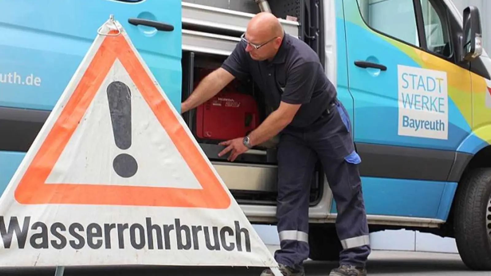 Wasserrohrbruch in Bayreuth: Am Donnerstag (11. August 2022) ist eine Hauptwasserleitung unweit des Kreuzsteinbades gebrochen. Symbolbild: Stadtwerke Bayreuth (Foto: Stadtwerke Bayreuth)