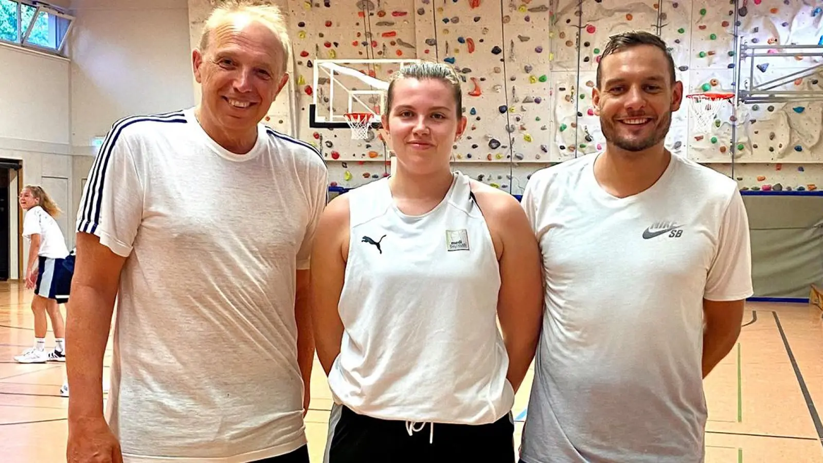 Neuaufstellung bei den Bayernliga-Frauen des BBC Bayreuth: v.l. der sportliche Leiter Gottfried Oliwa, Spielertrainerin Alina Hering und der neue Coach Michael Ringer. (Foto: red)
