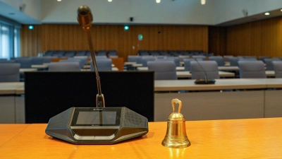 Großer Sitzungssaal im Bayreuther Rathaus: Wer bei der Stadtratssitzung live dabei sein möchte, muss vor Ort dabei sein. (Foto: Stefan Dörfler)