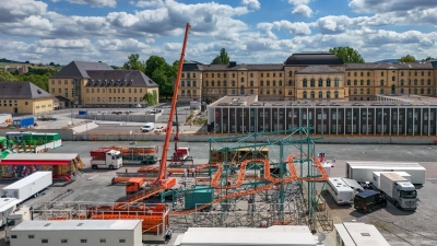 Der Aufbau auf dem Volksfestplatz läuft auf Hochtouren.  (Foto: sd)