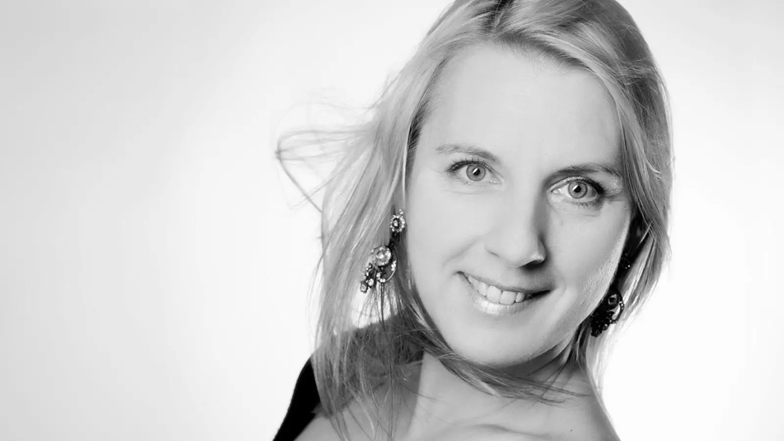 Cornelia Götz singt, spielt und erzählt am 2. Advent auf Burg Rabenstein. (Foto: red)