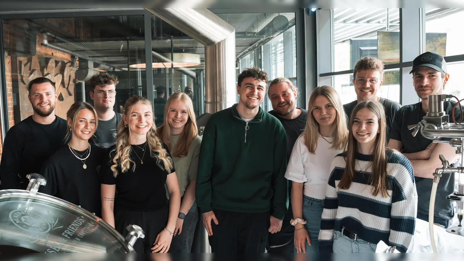Felix Landgraf (Auszubildender zum Industriekaufmann), Winona Rippl (Auszubildende zur Mediengestalterin Bild &amp; Ton), Lorenzo Loffredo (Auszubildender zum Brauer &amp; Mälzer), Nele Münch (Auszubildende zur Kauffrau für Tourismus &amp; Freizeit), Lucia Zucht (Auszubildende zur Kauffrau für Bürokommunikation), Mark Schreyer (Auszubildender zum Fachinformatiker für Systemintegration), Tobias Popp (Auszubildender zum Elektroniker für Betriebstechnik), Jana Schwarz (Auszubildende zur Industriekauffrau), Lara Jost (Auszubildende zur Industriekauffrau), Joshua Sobotta (Auszubildender zum Brauer &amp; Mälzer), Tim Reuther (Auszubildender zum Industriemechaniker) (Foto: red )