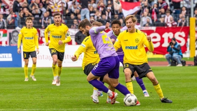 Kampf, Leidenschaft und Willen wie im Spiel gegen die Würzburger Kickers (Bild) will die Altstadt auch am Freitag Abend gegen die zweite Mannschaft des FC Augsburg zeigen. (Foto: Dirk Ellmer)