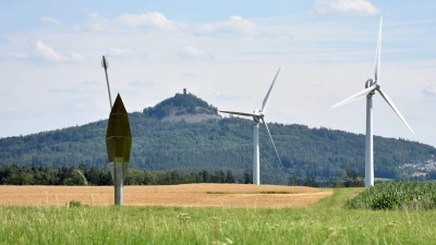 Die Windräder bei Wirbenz machten bereits vor Jahrzehnten den Auftakt der Erneuerbaren-Energie-Aktivitäten in der Gemeinde Speichersdorf.  (Foto: Gemeinde Speichersdorf)