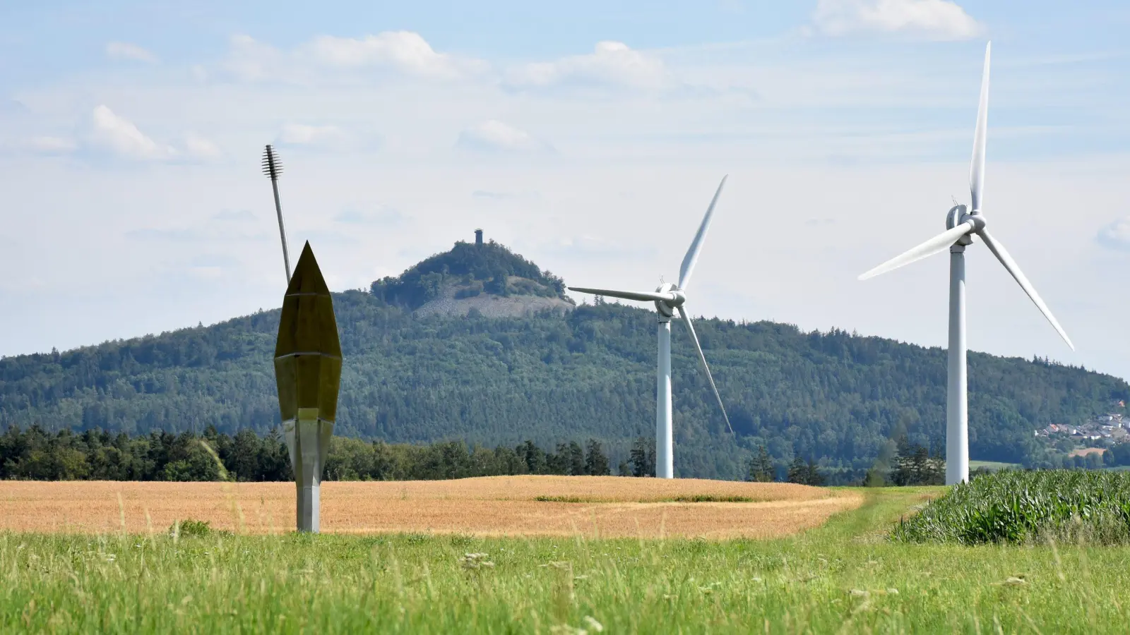 Die Windräder bei Wirbenz machten bereits vor Jahrzehnten den Auftakt der Erneuerbaren-Energie-Aktivitäten in der Gemeinde Speichersdorf.  (Foto: Gemeinde Speichersdorf)