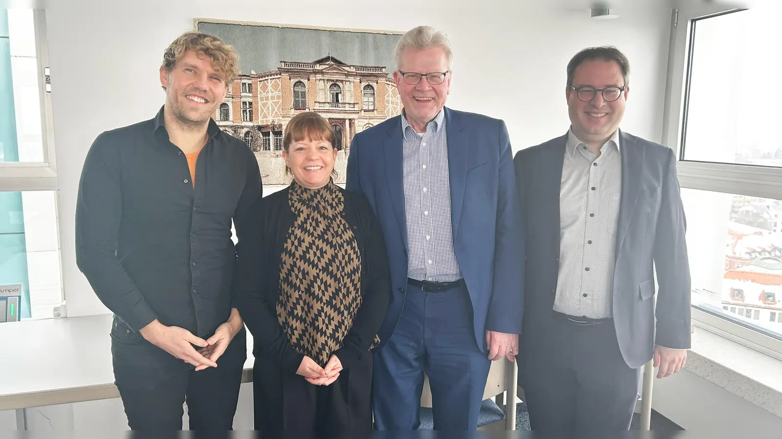 V.l.: Jubiläumsmanager Florian André Unterburger, Kulturreferentin Eva-Christina Bär, Oberbürgermeister Thomas Ebersberger und Regierungspräsident Florian Luderschmid.  (Foto: jm)