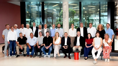 Das IHK-Gremium Bayreuth verlegte seine jüngste Sitzung in den medi Tower und erhielt spannende Einblicke ins Unternehmen. (Foto: Stephan Herbert Fuchs)