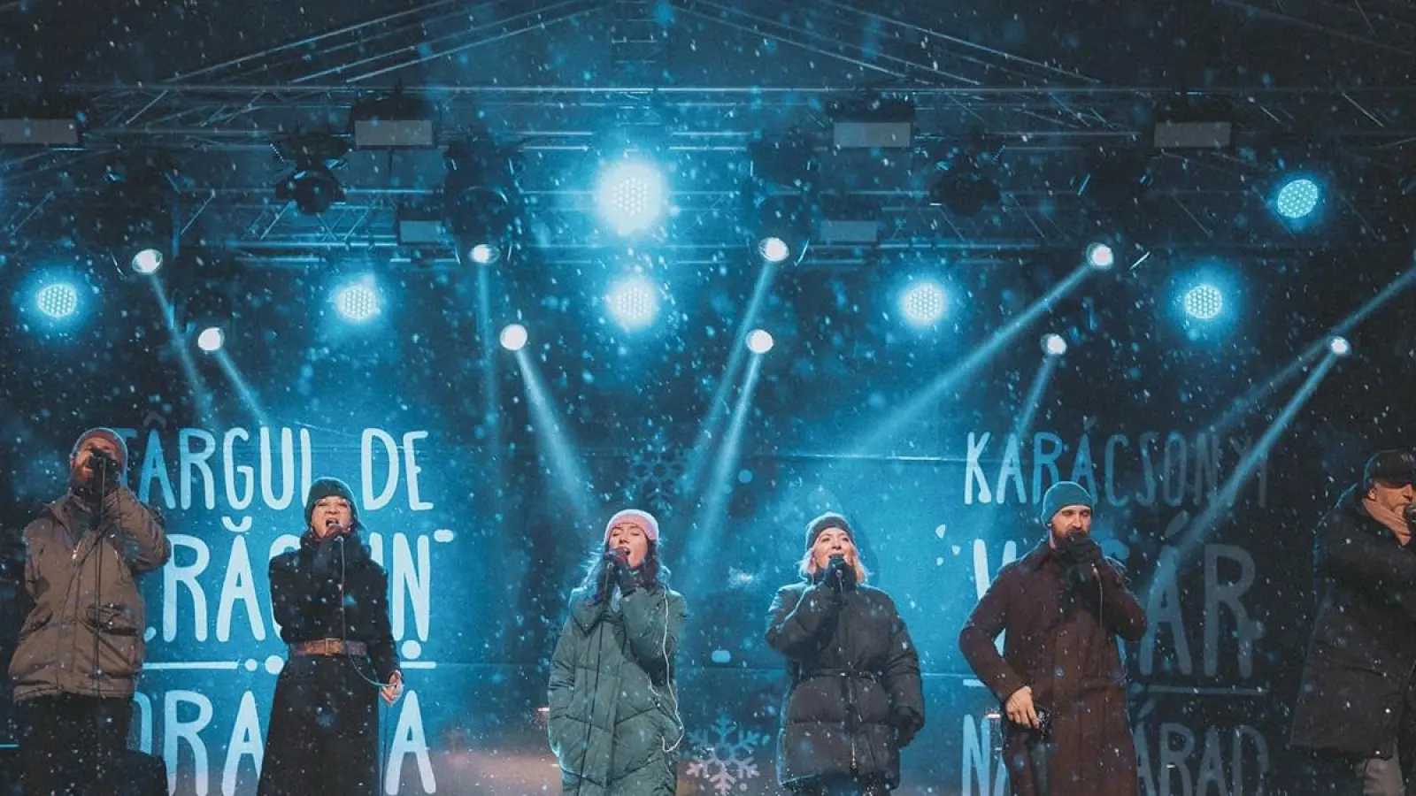 Die A-capella-Gruppe Blue Noise bei einem Auftritt in Oradea/Rumänien im Dezember 2023. (Foto: Facebook/Blue Noise/Târgul de Crăciun Oradea)