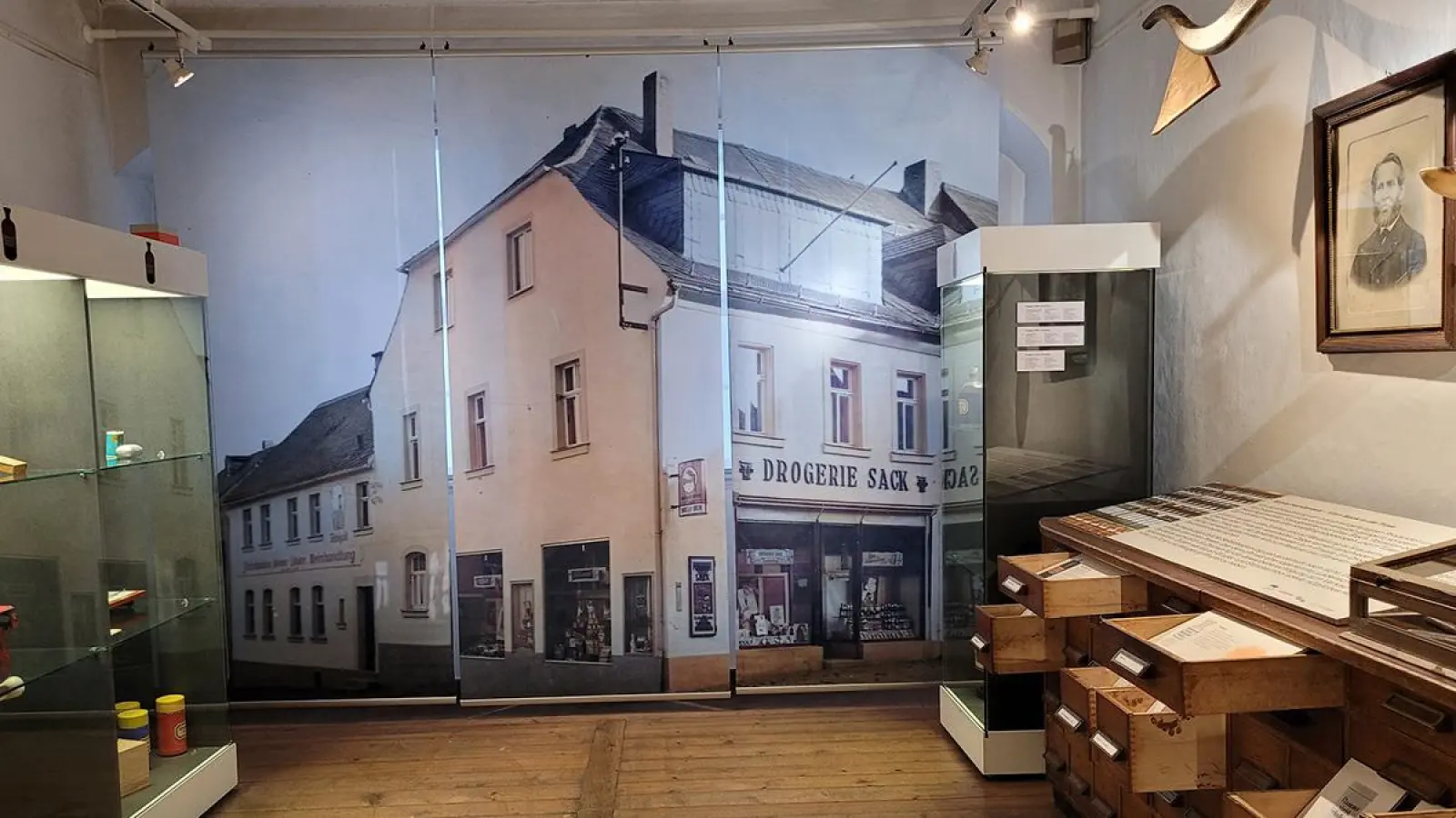 Einblick in die Ausstellung rund um die Drogistenfamilie Sack. (Foto: red)