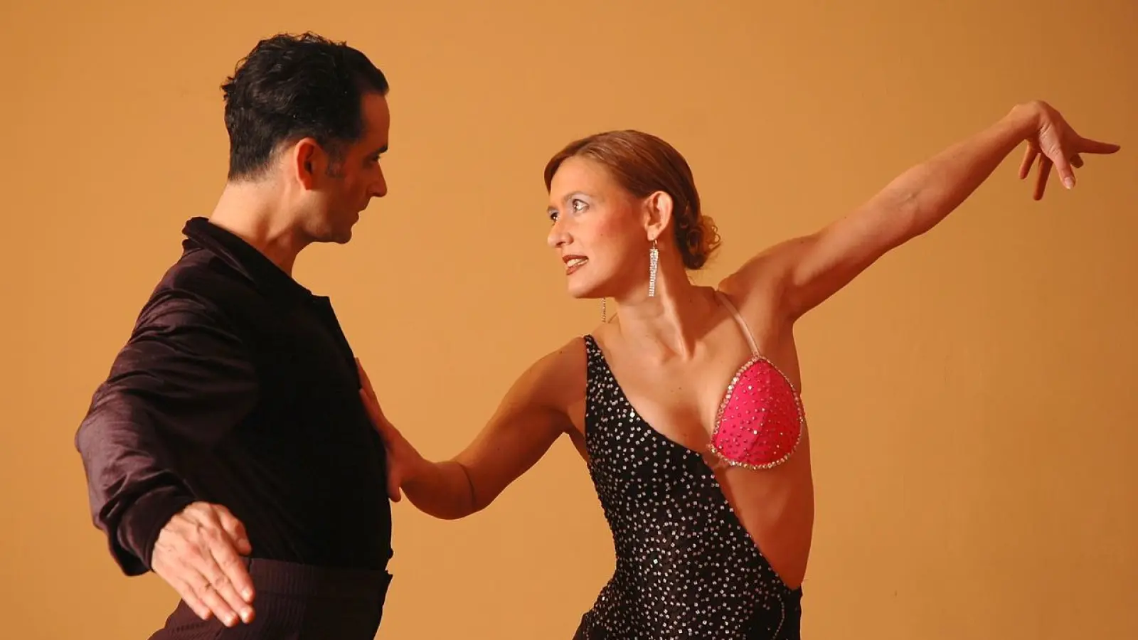 Seit vielen Jahren hat sich Salsa in der Welt und Deutschland fest etabliert, in jeder größeren Stadt gibt es Salsa-Parties.  (Foto: Pixabay )
