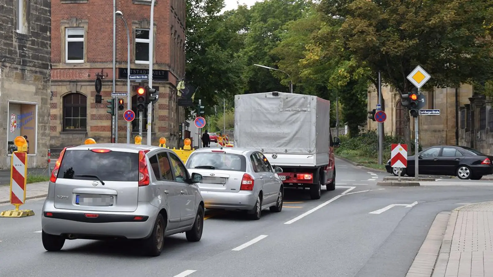 Die Erlanger Straße während der Projektphase im September 2022. Nur eine Spur war befahrbar. (Foto: Lenkeit)