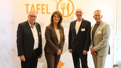 Andreas Steppuhn, Vorsitzender Tafel Deutschland, Michaela Kaniber, Staatsministerin für Ernährung, Landwirtschaft und Forsten, Peter Zilles, Vorsitzender Tafel Bayern und Thomas Huber, MdL CSU. (Foto: Susanne Monz )