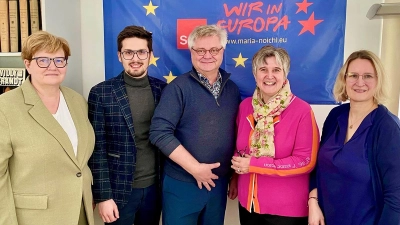 Von links: Anette Kramme (MdB), Tobias Schmidmeier (Vorsitzender des SPD Stadtverbandes Bayreuth), Martin Lücke (Europaspitzenkandidat Oberfranken), Maria Noichl (MdEP) und Silke Winkelmaier (Co-Vorsitzende der SPD Bayreuth Land). (Foto: red)