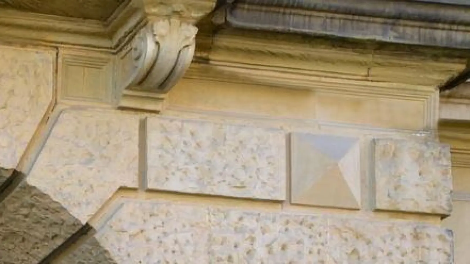 Bayreuther Stadtgespräch(e): Die Sandsteinhäuser im Bayreuther Land (Foto: Symbolbild pixabay PIRO4D)