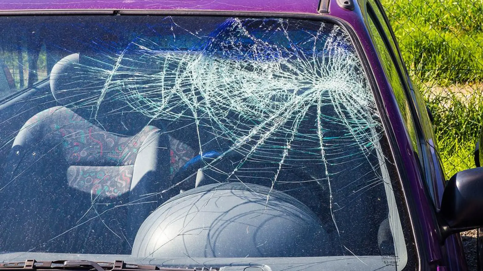 Sachbeschädigung an einem Auto (Foto: Symbolbild)