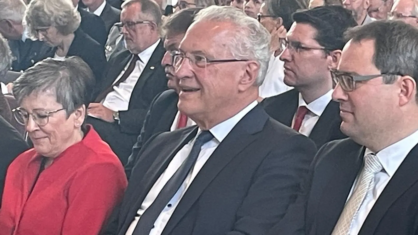 V.l.: Heidrun Piwernetz, Staatsminister Joachim Herrmann, Regierungs-<br>präsident Florian Luderschmid. (Foto: Munzert)