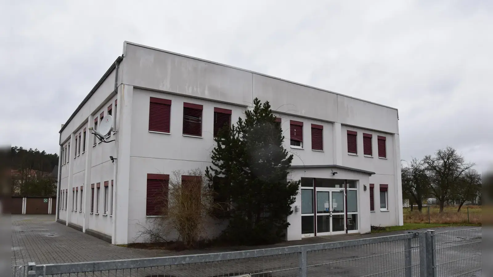 Beim bestehenden Asylbewerberheim in der St.-Georgen-Straße wird ein neues Gebäude entstehen. (Foto: red)