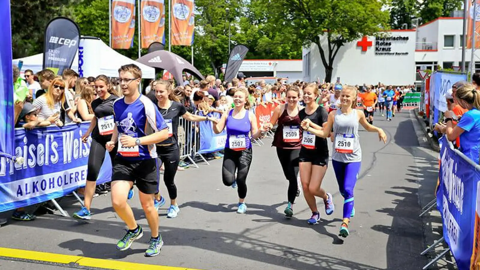 Die Starter bitte auf ihre Position (Foto: Ochsenfoto)