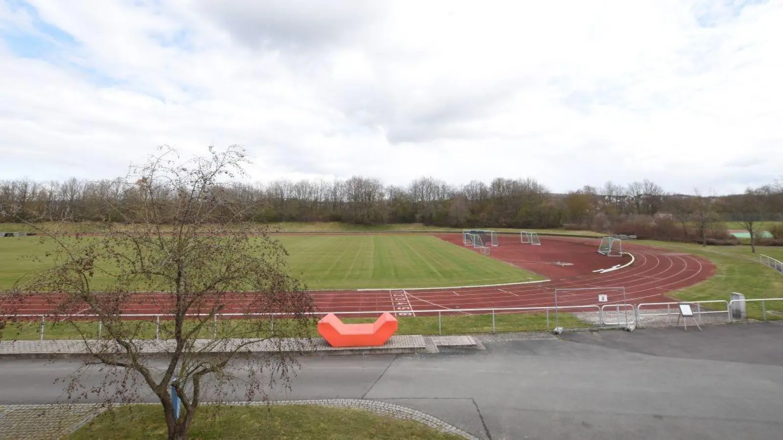 Der Hauptsportplatz ist bereits erneuert worden, die Sportanlage steht in den nächsten Wochen an. (Foto:  Jürgen Rennecke/UBT)