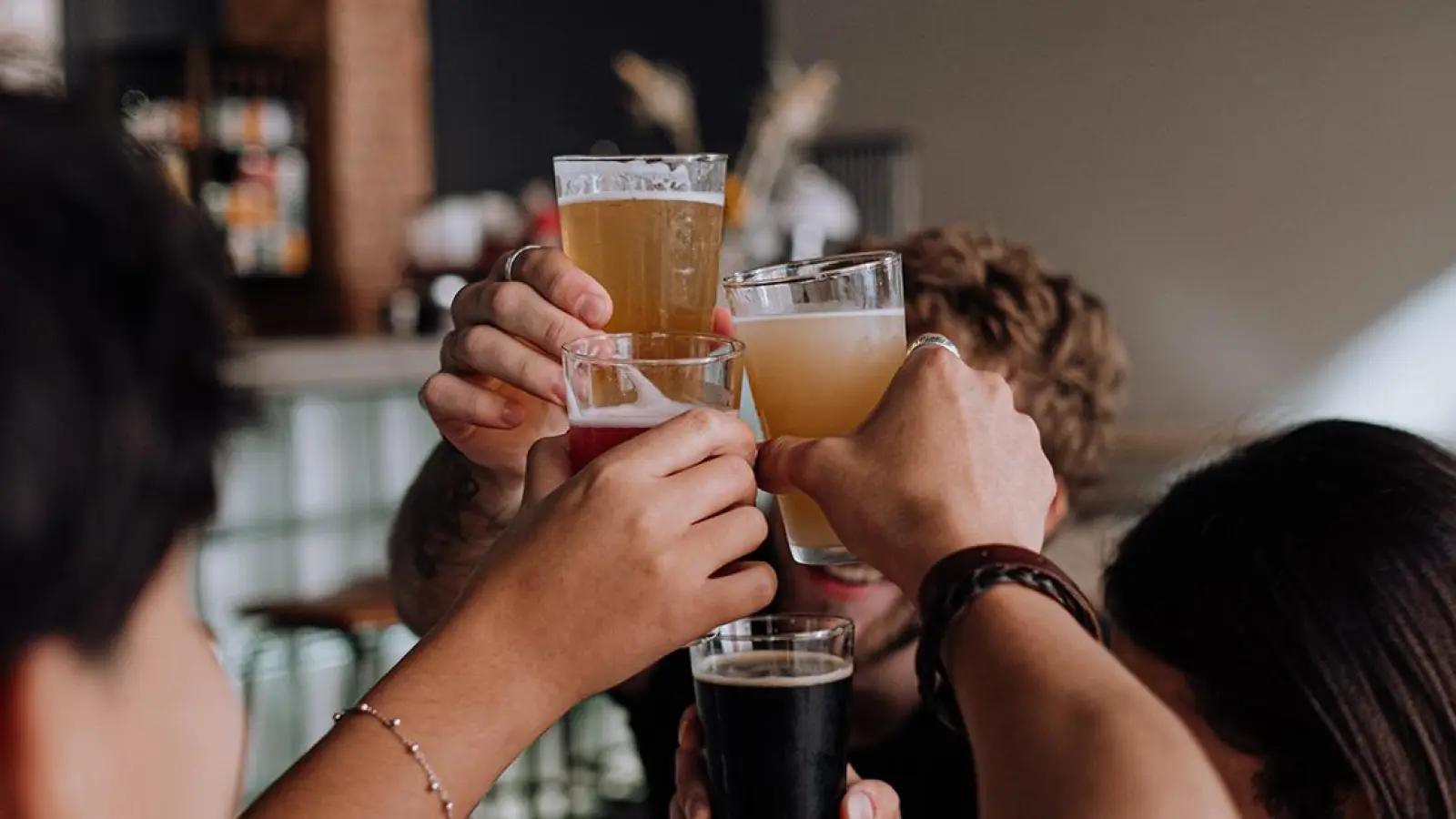 K.O.-Tropfen im Glas: Das ist zu tun - Infoabend in Bayreuth (Foto: pexels/cottonbro studio)