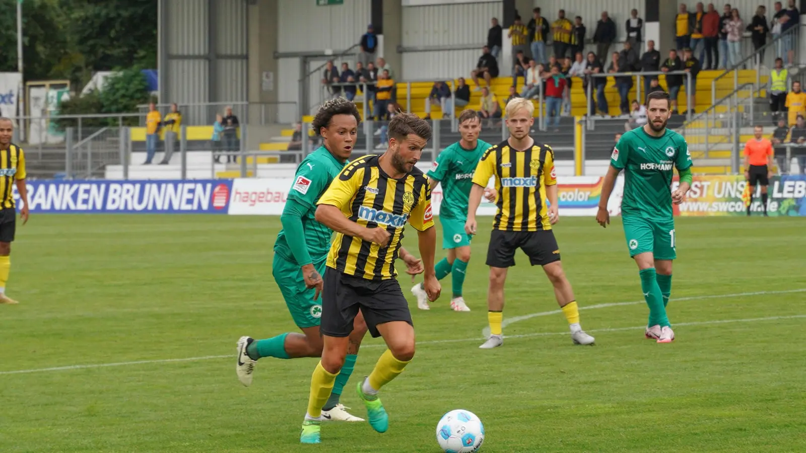 Das am 2. Juli 2024 stattgefundene Testspiel der Altstadt gegen die SpVgg Greuther Fürth (im Bild eine Spielszene von damals) findet dieses Jahr am 5. Juli einen Neuauflage. (Foto: Archiv/Stefan Dörfler)