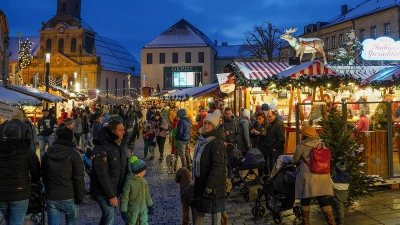 Der Bayreuther Chriskindlesmarkt: Auch 2023 mit Betonhindernissen abgesichert. (Foto: Stefan Dörfler)