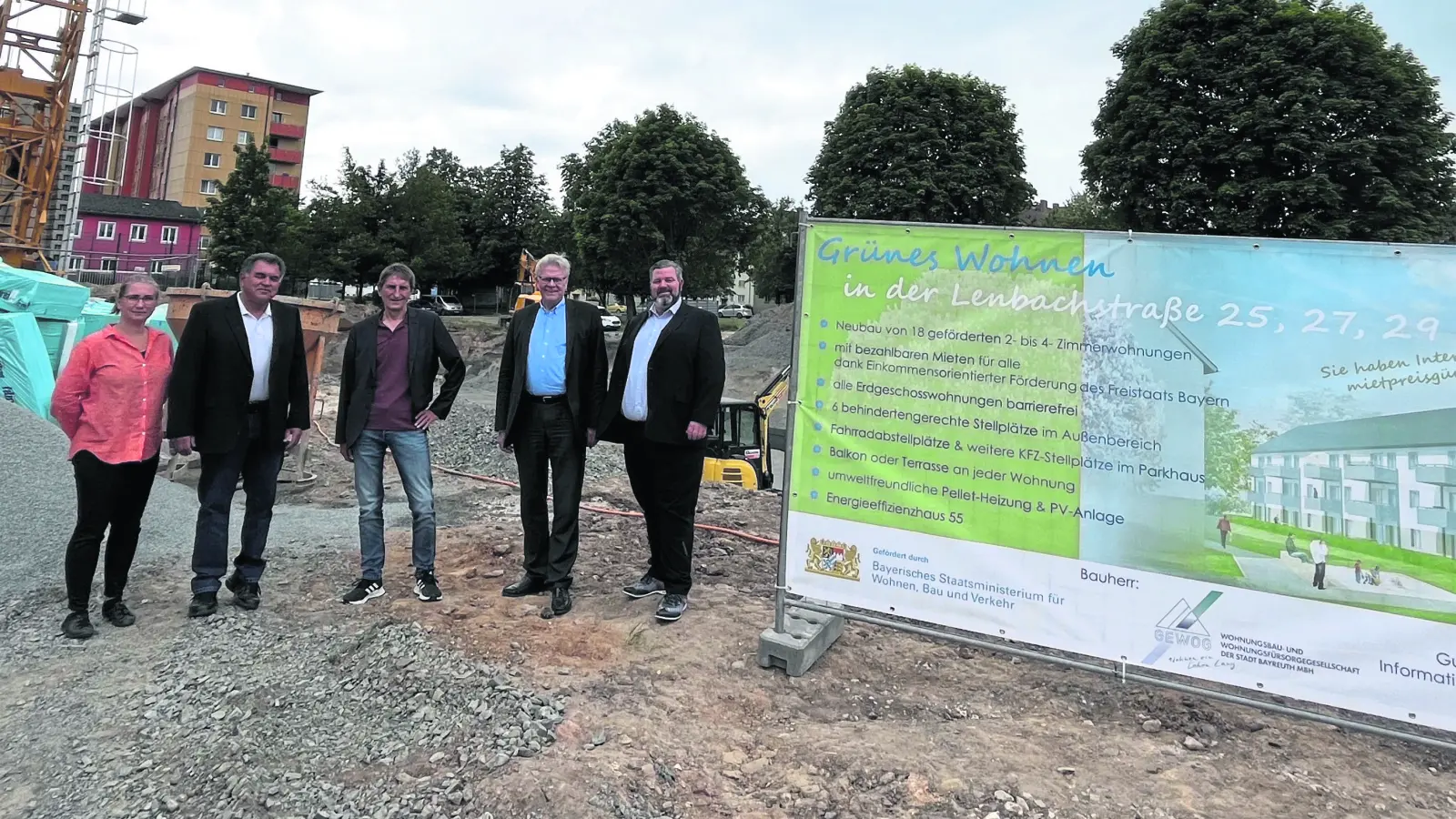 V.l.: Leiterin Techn. Bestandsmanagement Stephanie Kalus-Wolinski, Projektleiter Rainer Altkofer, Geschäftsführer Uwe Prokscha, Oberbürgermeister Thomas Ebersberger und Geschäftsführer Jürgen Kastner.  (Foto: red )