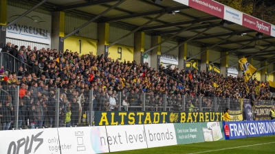 Die zahlreichen Fans und Freunde der SpVgg Bayreuth sind jetzt gefragt, den Verein mit einer Crowdfunding-Aktion finanziell zu stabilisieren. (Foto: sd)