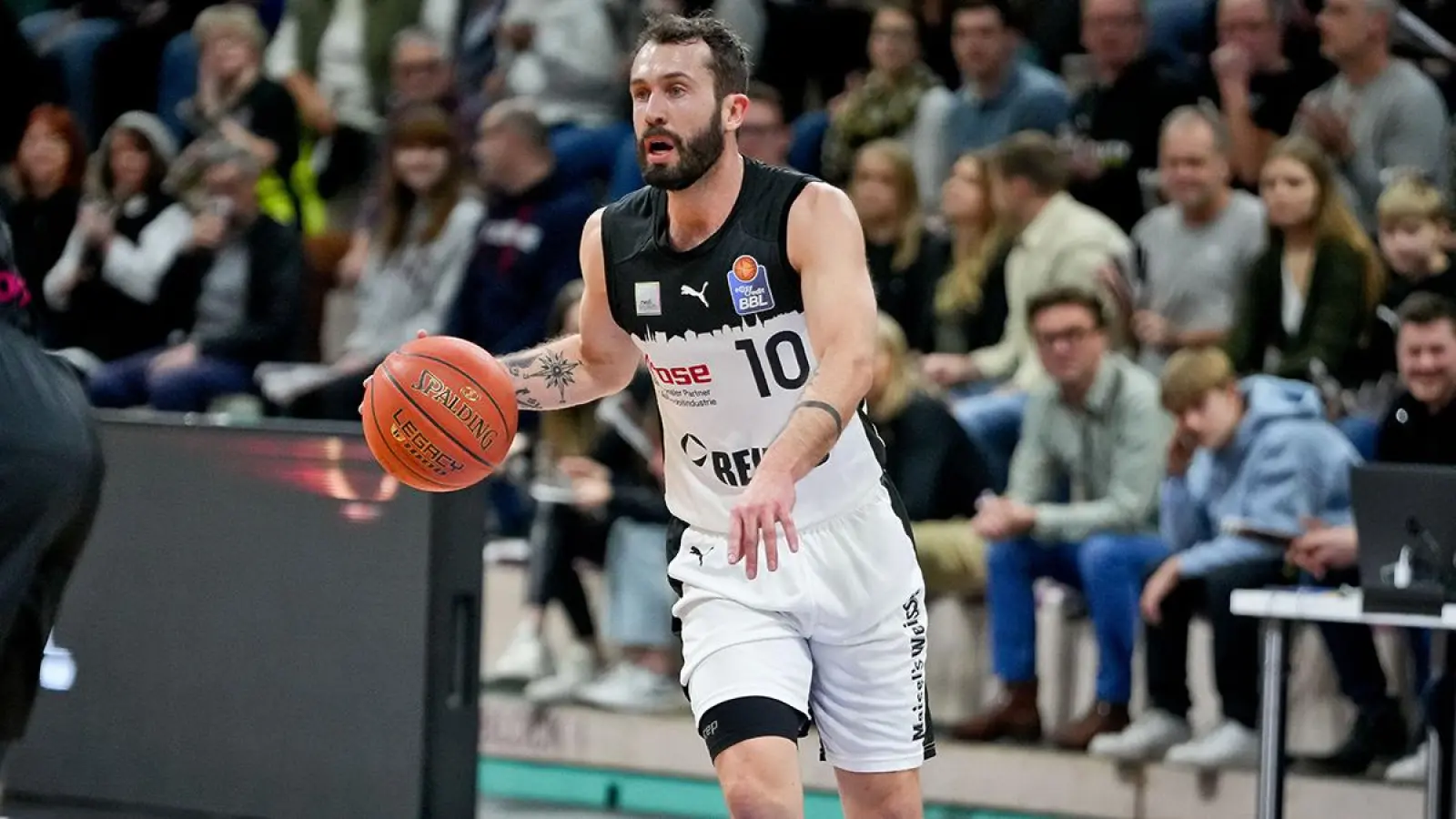 Am 29. Januar 2023 noch im Bayreuther Trikot: Bastian Doreth vor einem knappen Jahr im Heimspiel gegen die Telekom Baskets Bonn. (Foto: ochsenfoto.de)