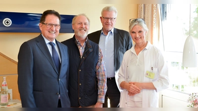 Besuch bei der Klinik für Palliativmedizin am Klinikum Bayreuth (von links): Geschäftsführer Dietmar Pawlik, Stiftungsvorstand Robert Timken, Zweckverbandsvorsitzender OB Thomas Ebersberger und Dr. Sabine Gernhardt, Direktorin der Klinik für Palliativmedizin.  (Foto: Klinikum Bayreuth )