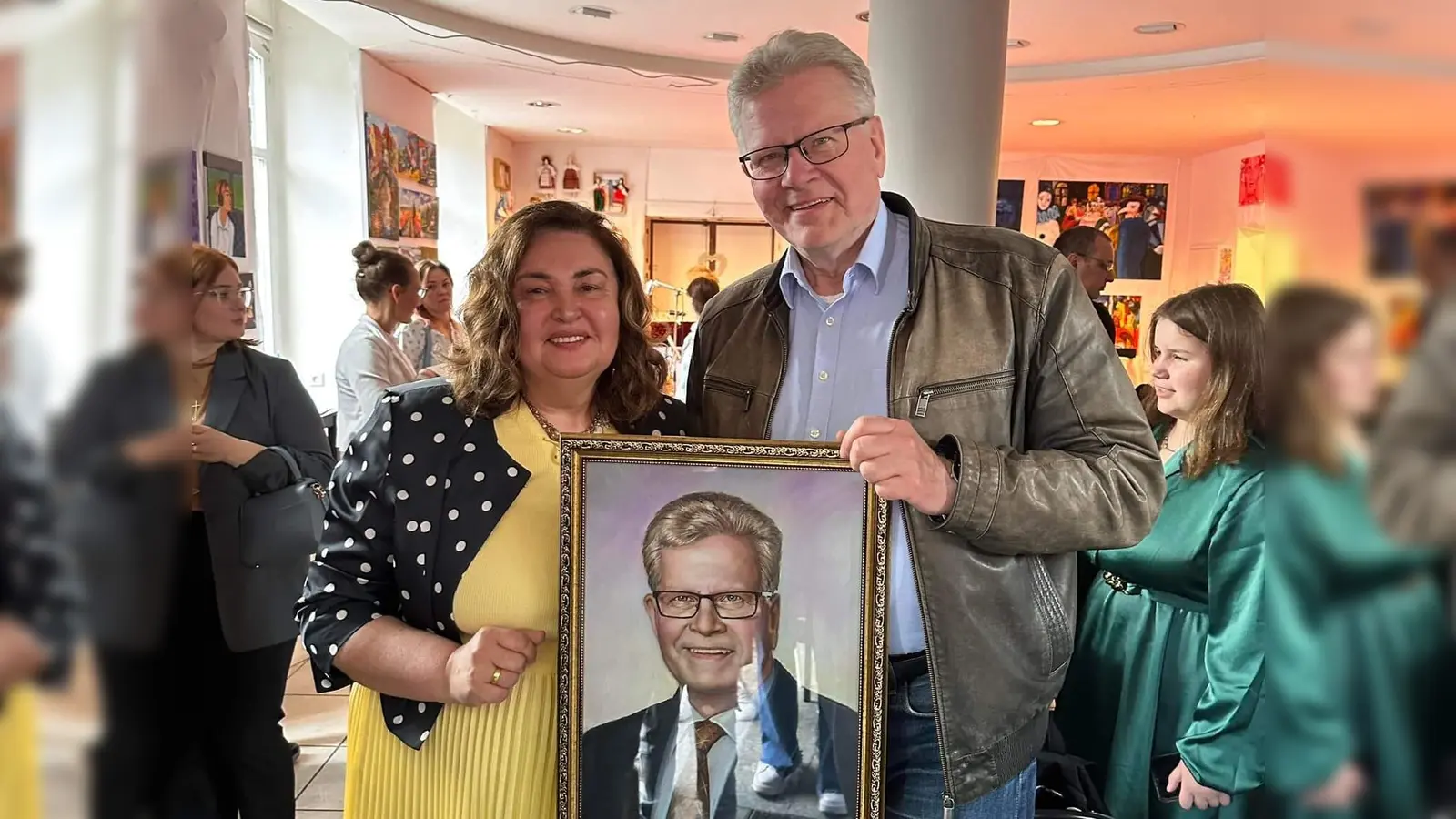 Noch bis Ende Juni laden die Osteuropagesellschaft und der Jean Paul Verein zur Ausstellung „Wie schön diese Welt“.  (Foto: red)