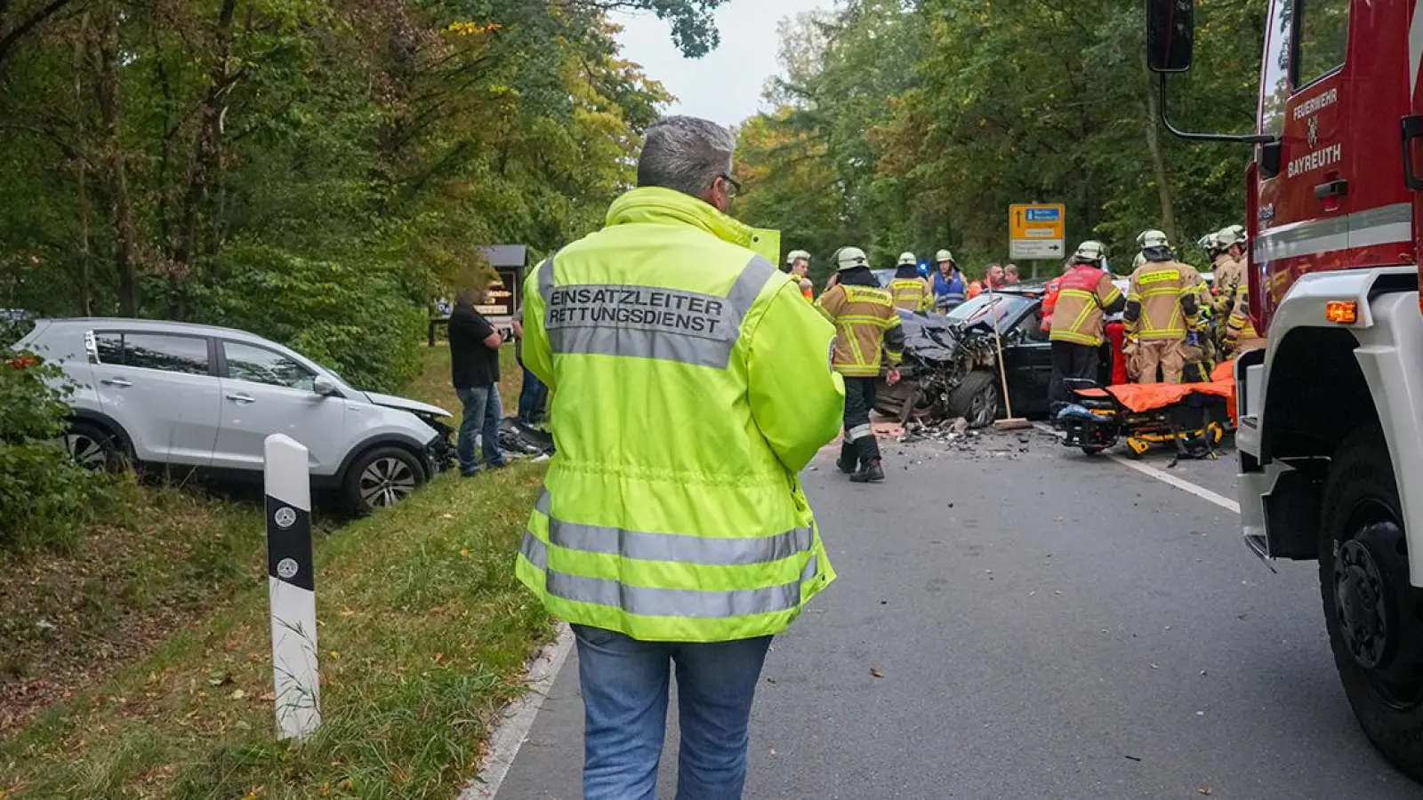 Frontalzusammenstoß in Bayreuth: Zwei Schwerverletzte bei Unfall - mehrere Autos beteiligt (Foto: BRK-Kreisverband Bayreuth)