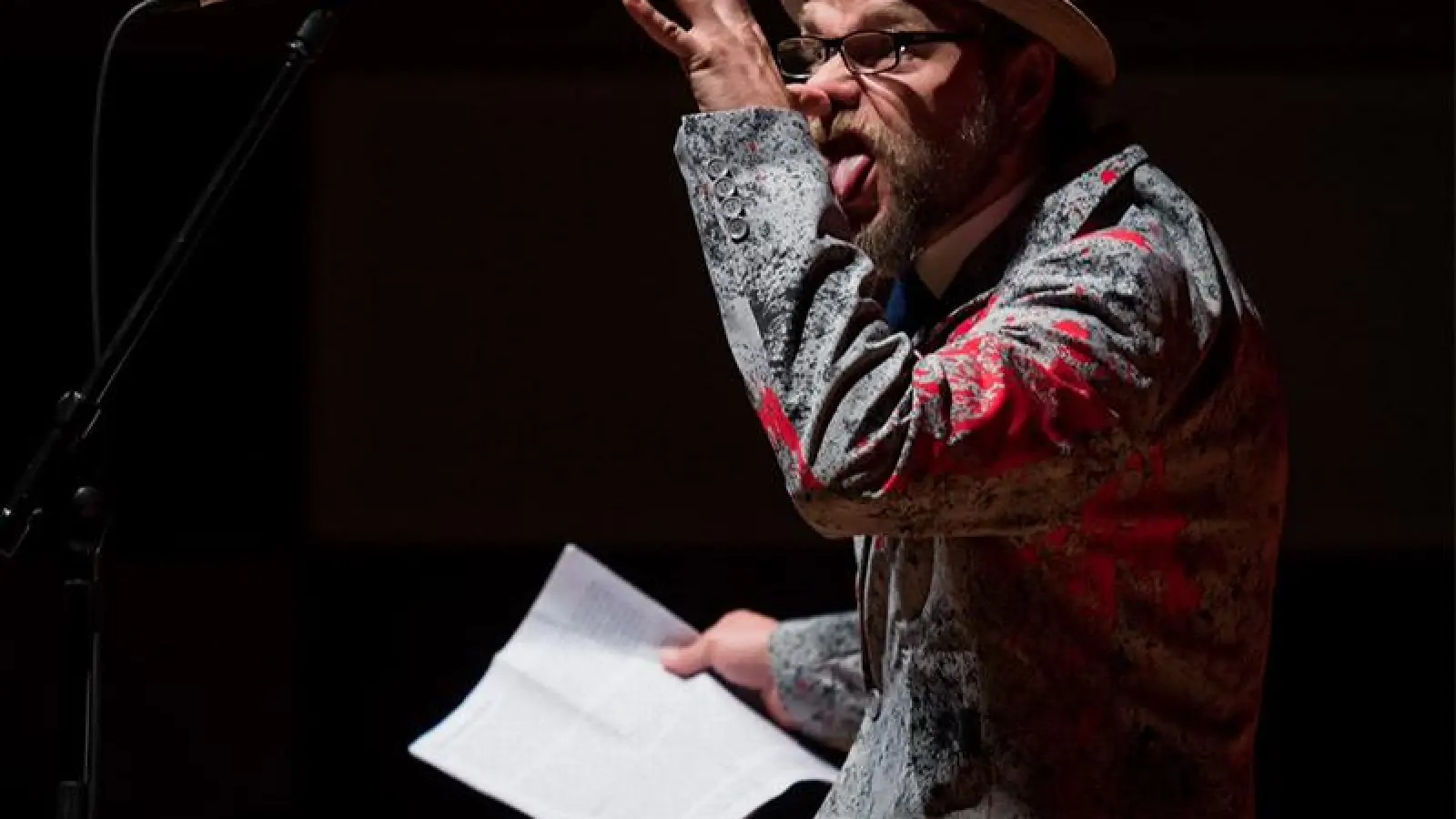 Moderation auf höchstem Niveau: Deutschlands aktivster Slam-Moderator und Ex-Profi-Slammer Michael Jakob. (Foto: Andi Pontanus)